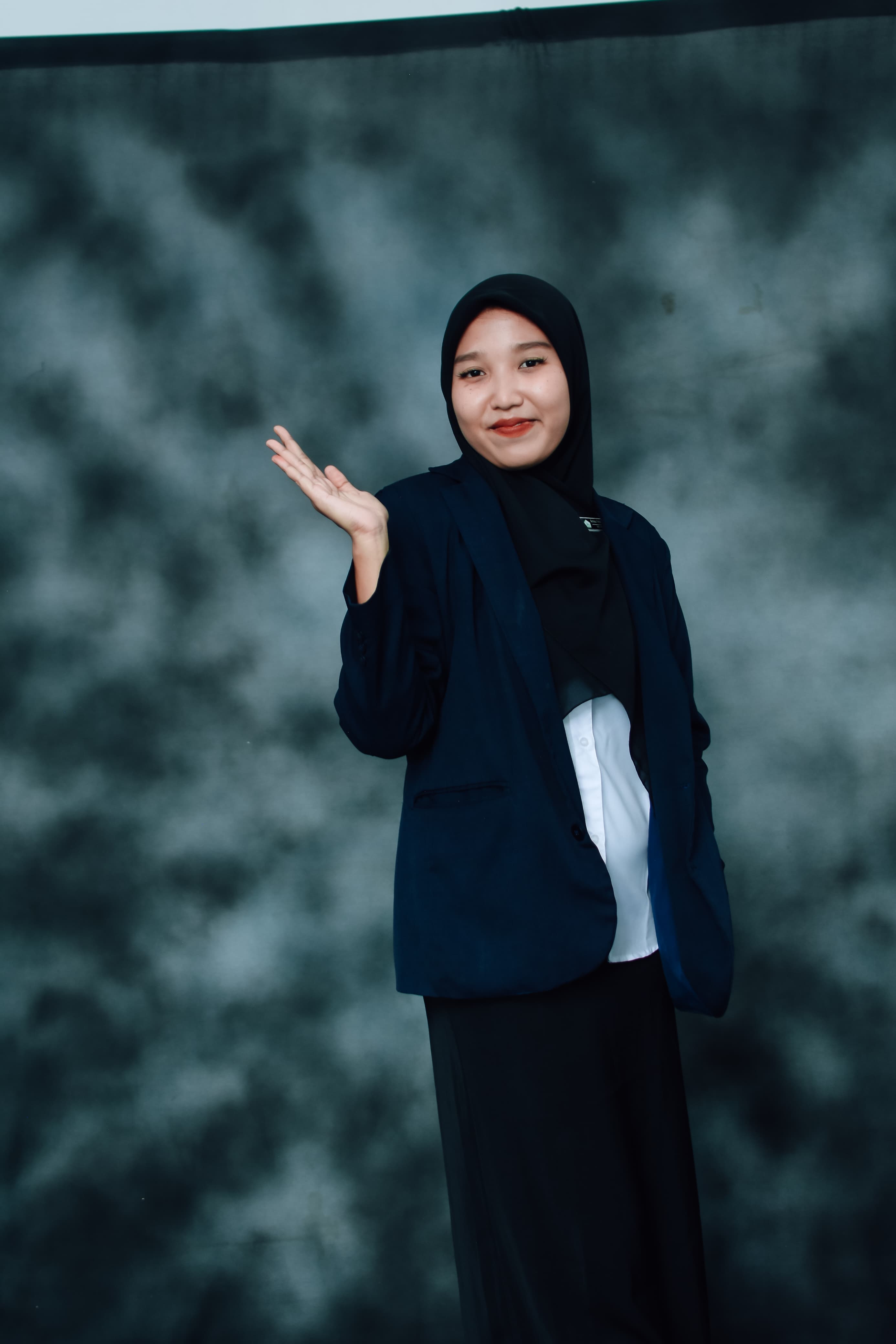 ANNISA CLOWDIA, S.Pd.